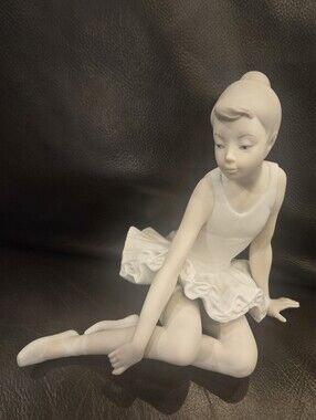 Classic Nao Porcelain Ballerina Figurine - Matte Finish